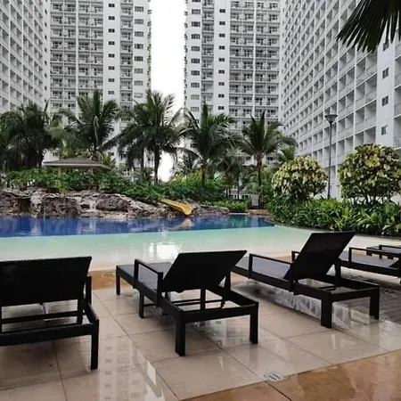 Ebony\'S Place At Shore Residences