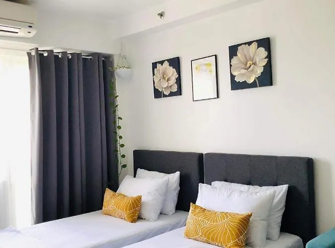 Ebony's Place At Shore Residences Manila