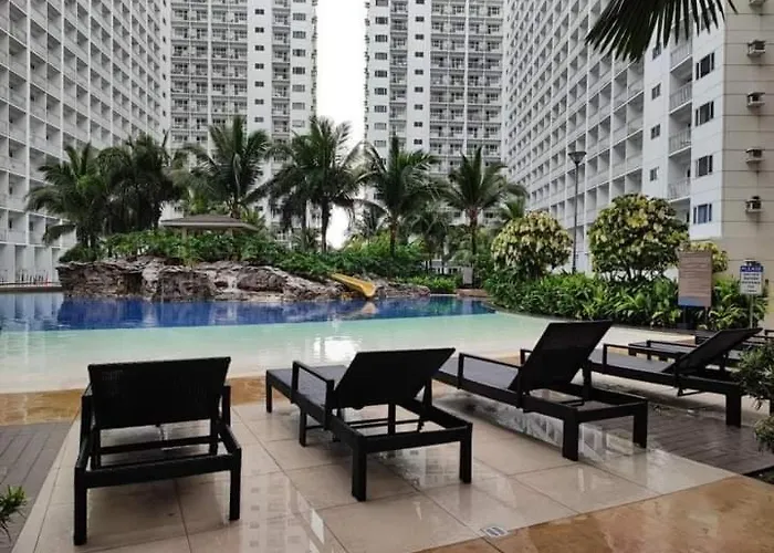 Ebony's Place At Shore Residences *