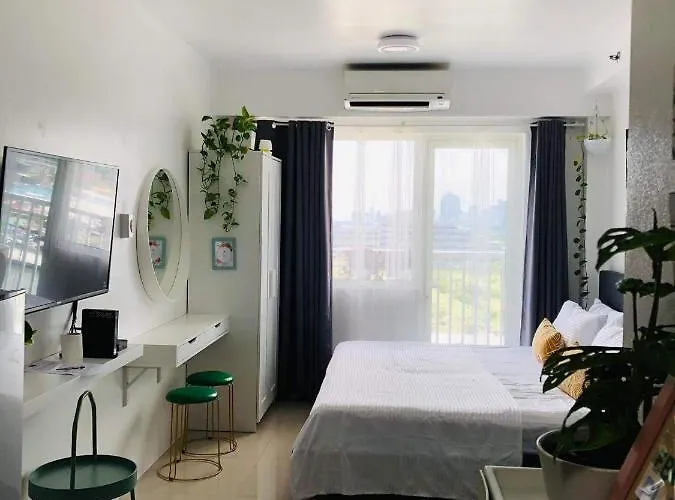 Ebony's Place At Shore Residences *
